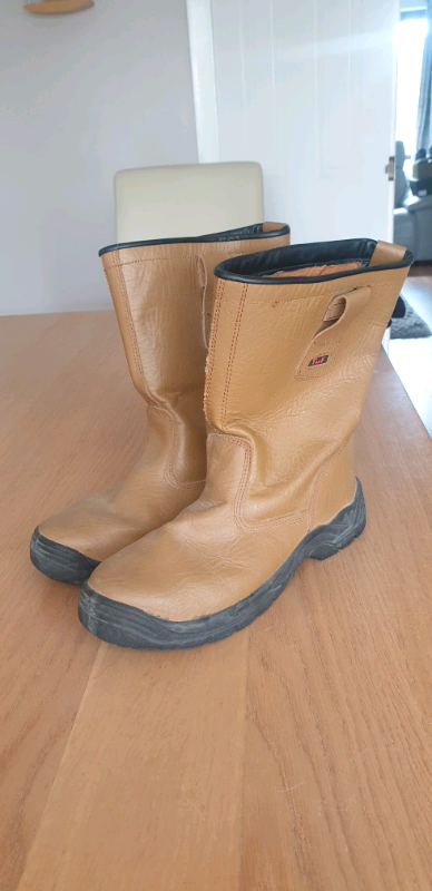 tuf rigger boots